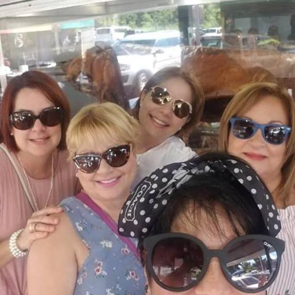 Meet your Posher, Selenia - Picture 1 of 1